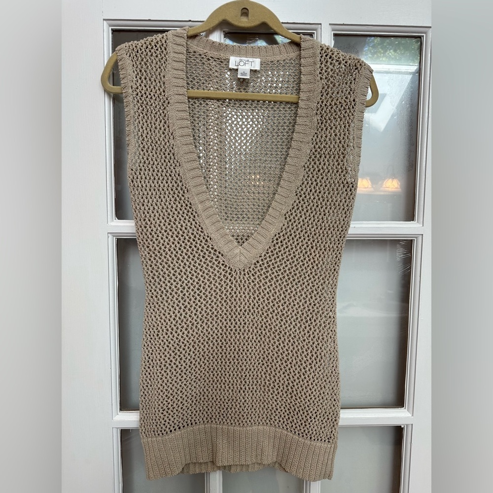 Ann Taylor LOFT Pullover Loose Knit Sweater Beige Sleeveless V Neck Size Small S